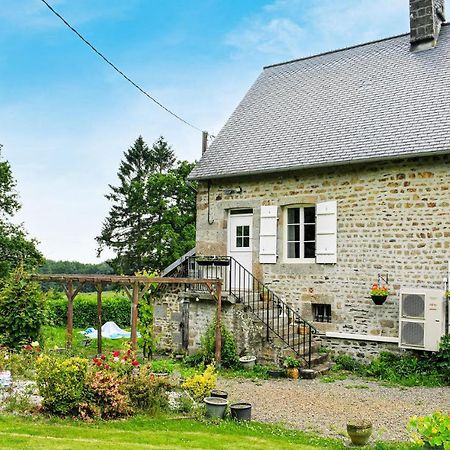 Awesome Home In Saint-Sever-Calvados With Kitchen Buitenkant foto