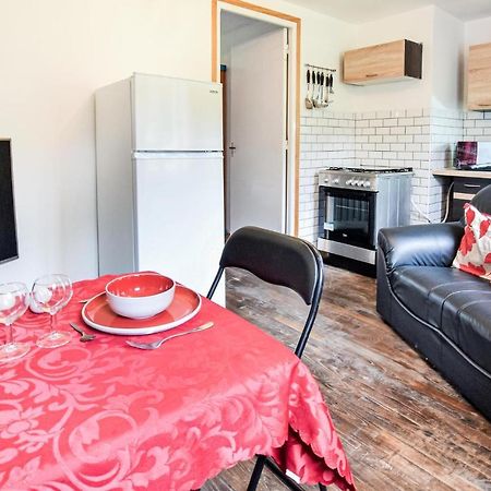 Awesome Home In Saint-Sever-Calvados With Kitchen Buitenkant foto
