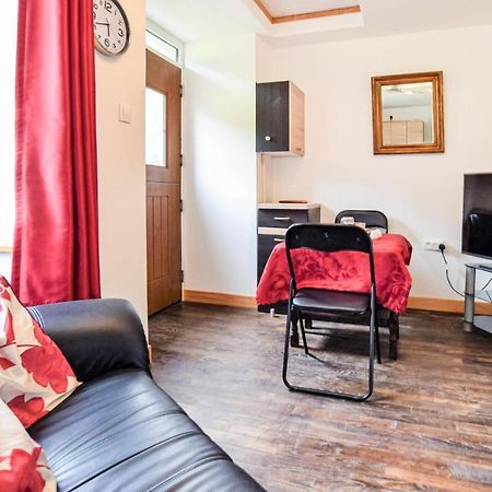 Awesome Home In Saint-Sever-Calvados With Kitchen Buitenkant foto