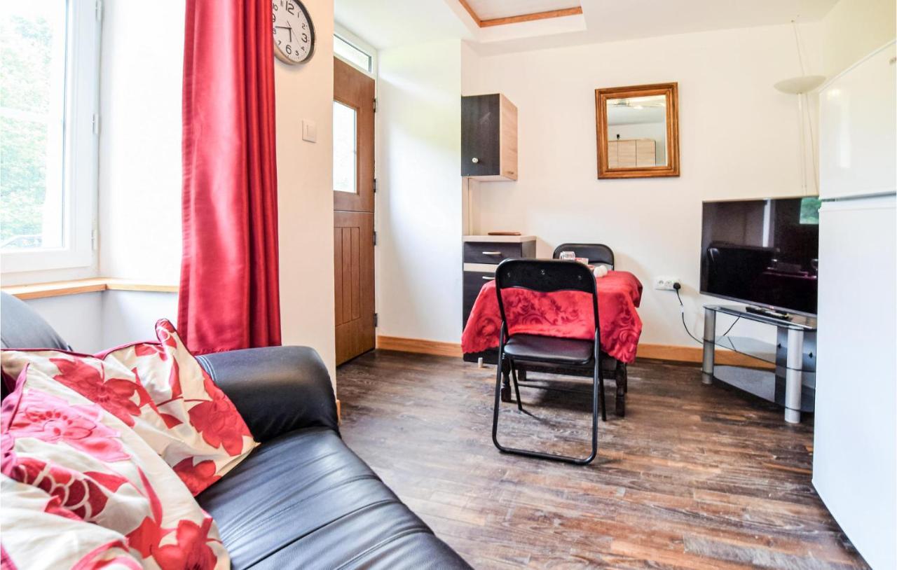 Awesome Home In Saint-Sever-Calvados With Kitchen Buitenkant foto