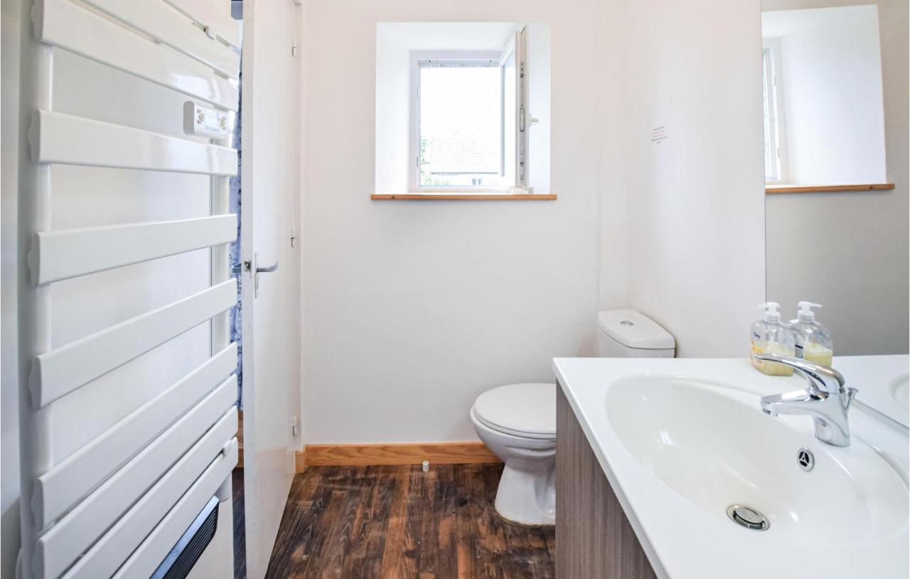 Awesome Home In Saint-Sever-Calvados With Kitchen Buitenkant foto