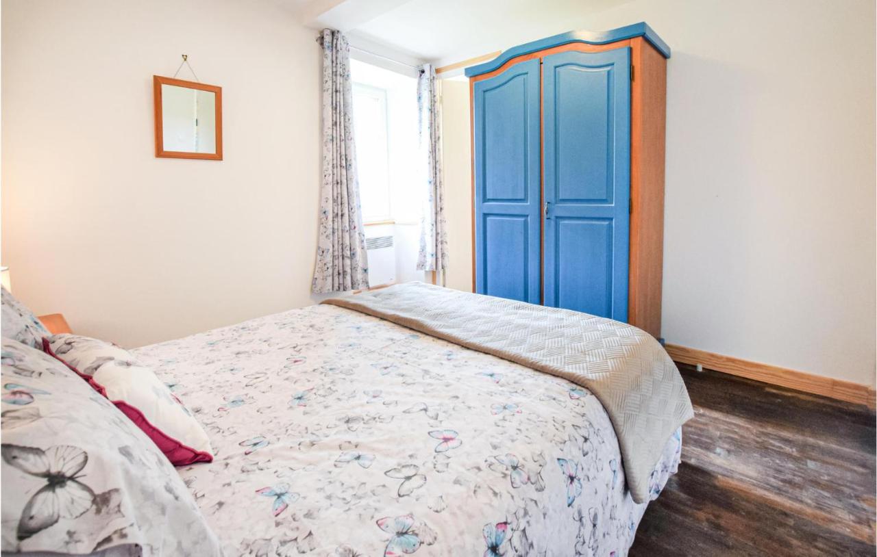 Awesome Home In Saint-Sever-Calvados With Kitchen Buitenkant foto